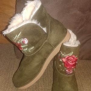 🎉HP💕 Boots, Size 8.5, Olive Green, NWOT